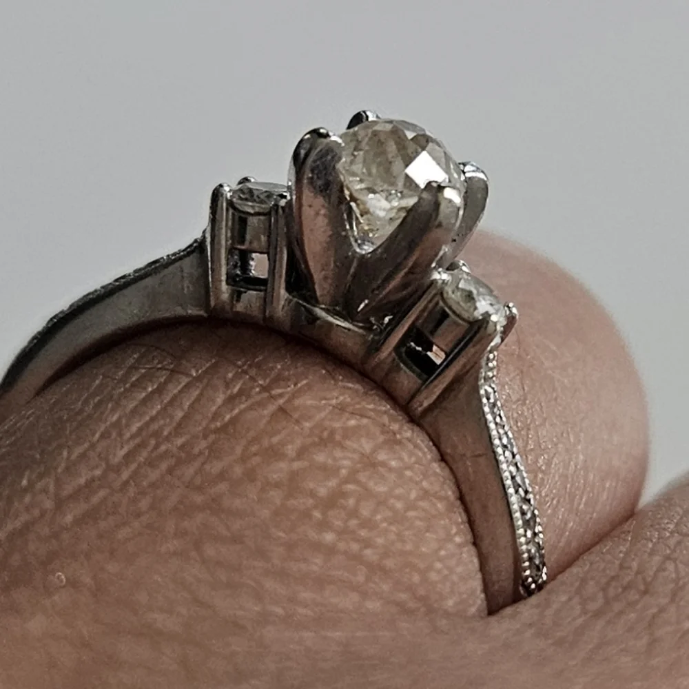 Dimond engagement ring - Picture 2 of 7